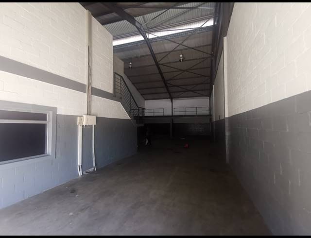 1,037M² WAREHOUSE TO LET IN AIRPORT INDUSTRIA